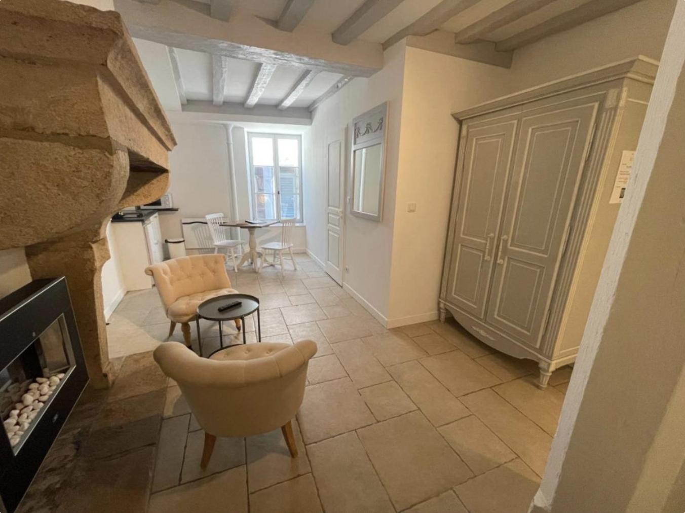 Batisse Paradis- 3 Appartements Calmes Et Elegants Au Centre Historique De Beaune Бон Стая снимка