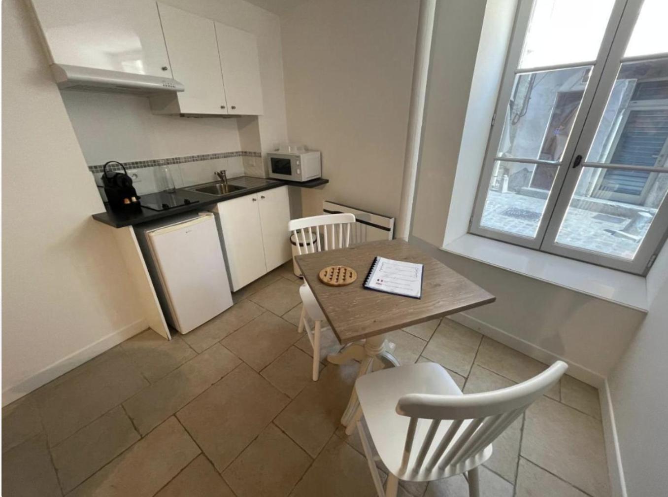 Batisse Paradis- 3 Appartements Calmes Et Elegants Au Centre Historique De Beaune Бон Стая снимка