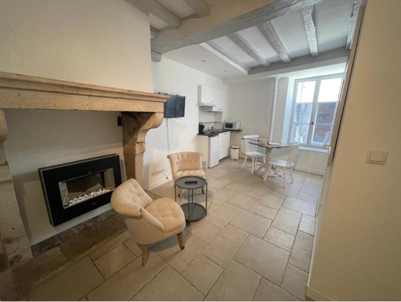 Batisse Paradis- 3 Appartements Calmes Et Elegants Au Centre Historique De Beaune Бон Стая снимка