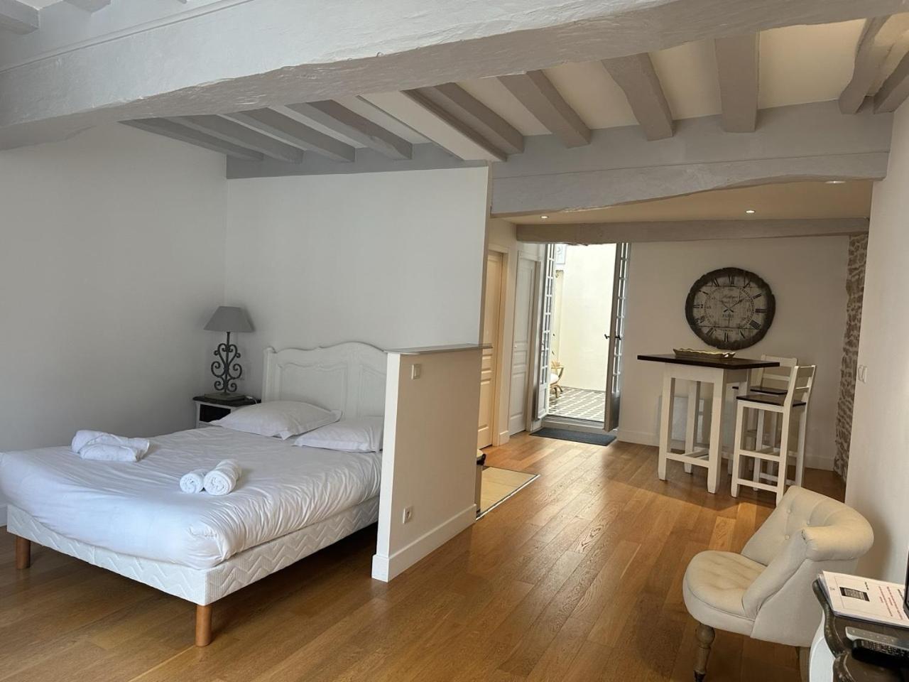 Batisse Paradis- 3 Appartements Calmes Et Elegants Au Centre Historique De Beaune Бон Екстериор снимка