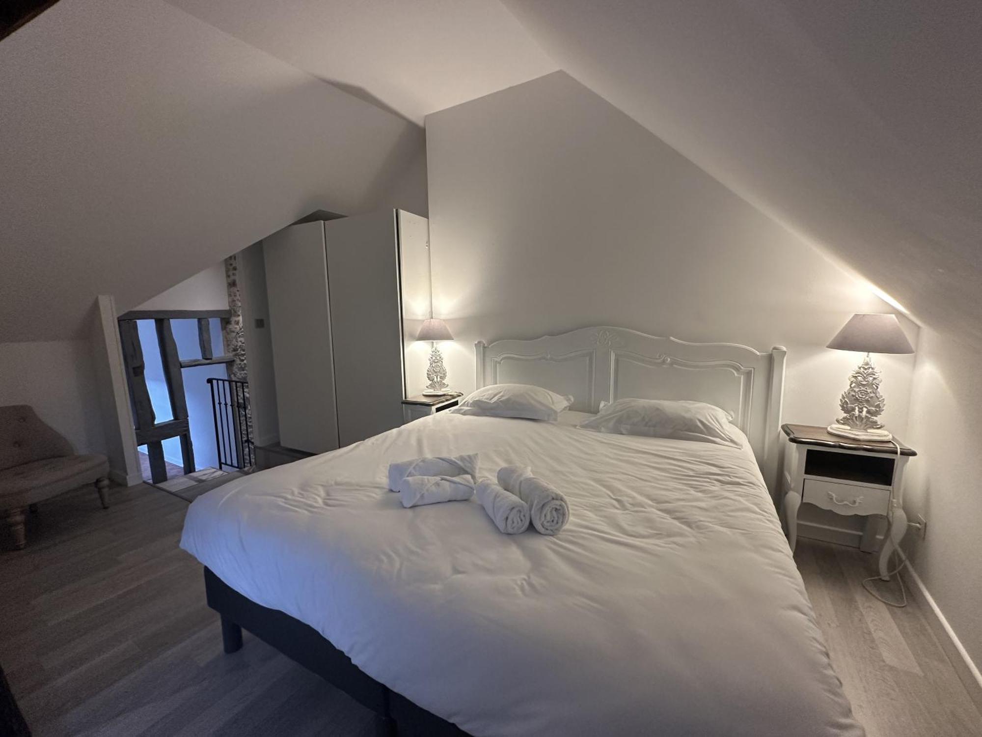 Batisse Paradis- 3 Appartements Calmes Et Elegants Au Centre Historique De Beaune Бон Стая снимка