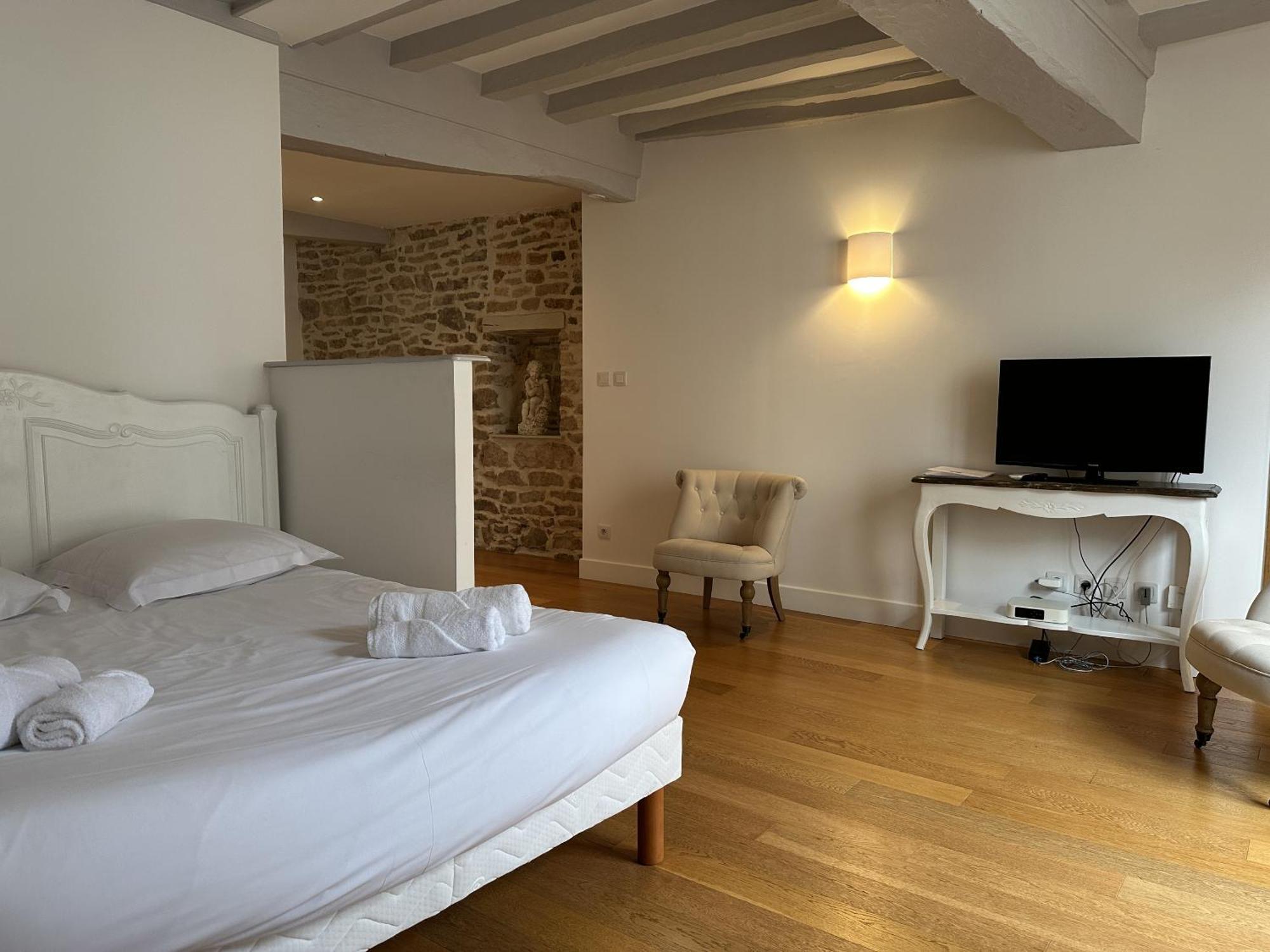 Batisse Paradis- 3 Appartements Calmes Et Elegants Au Centre Historique De Beaune Бон Стая снимка