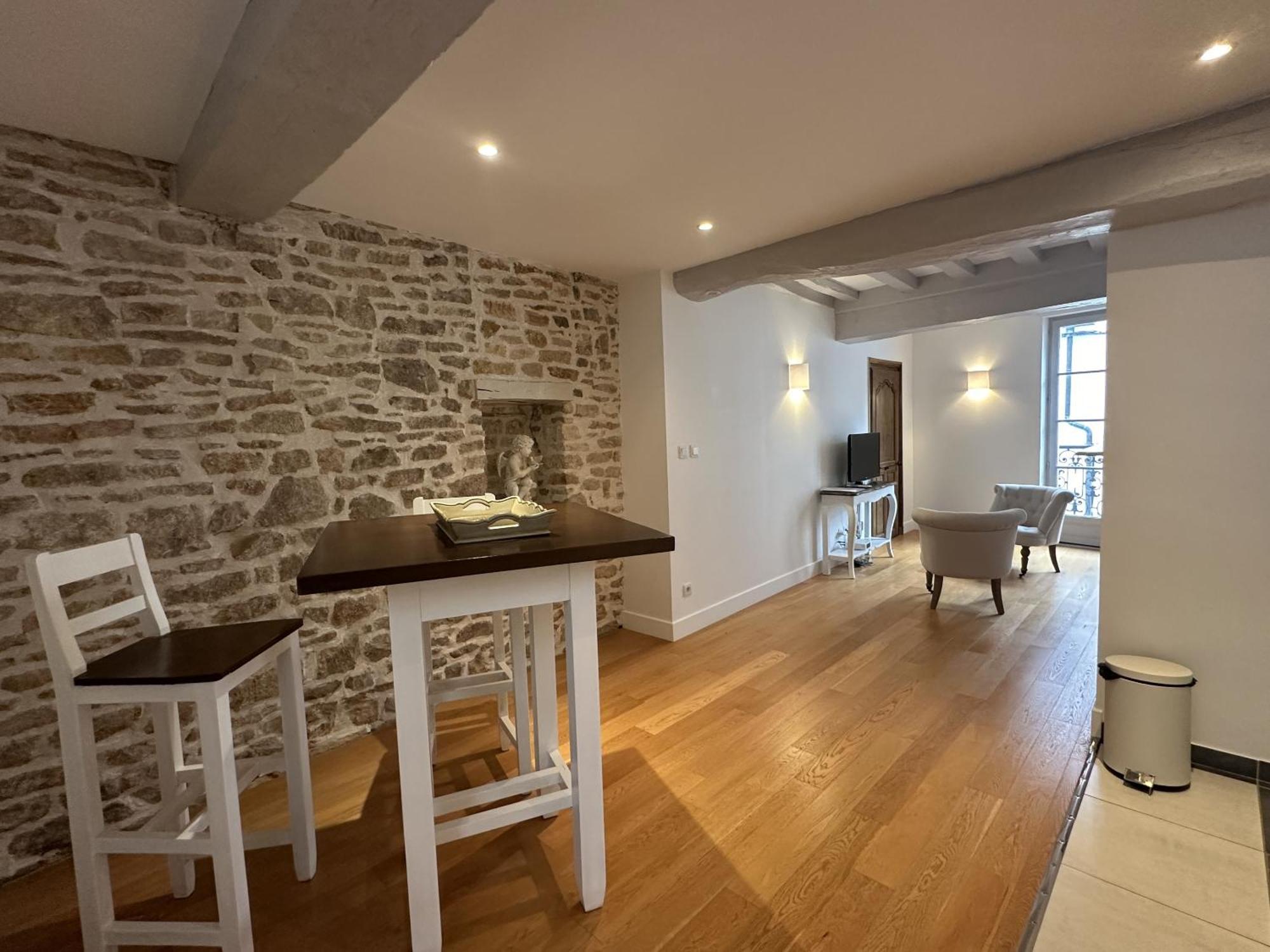Batisse Paradis- 3 Appartements Calmes Et Elegants Au Centre Historique De Beaune Бон Стая снимка