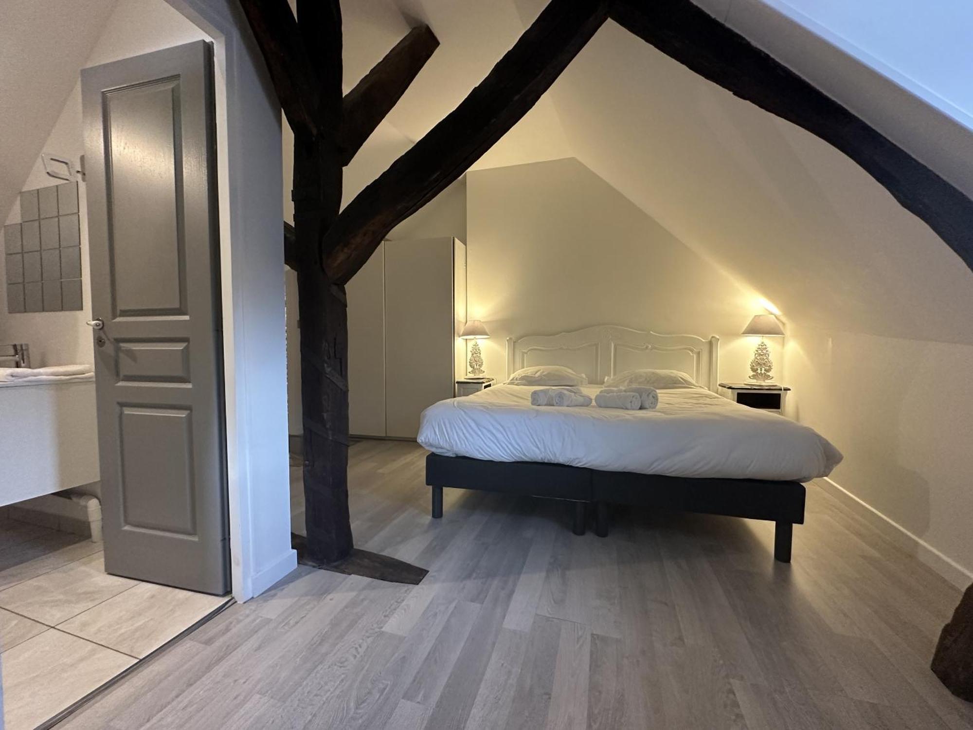 Batisse Paradis- 3 Appartements Calmes Et Elegants Au Centre Historique De Beaune Бон Стая снимка