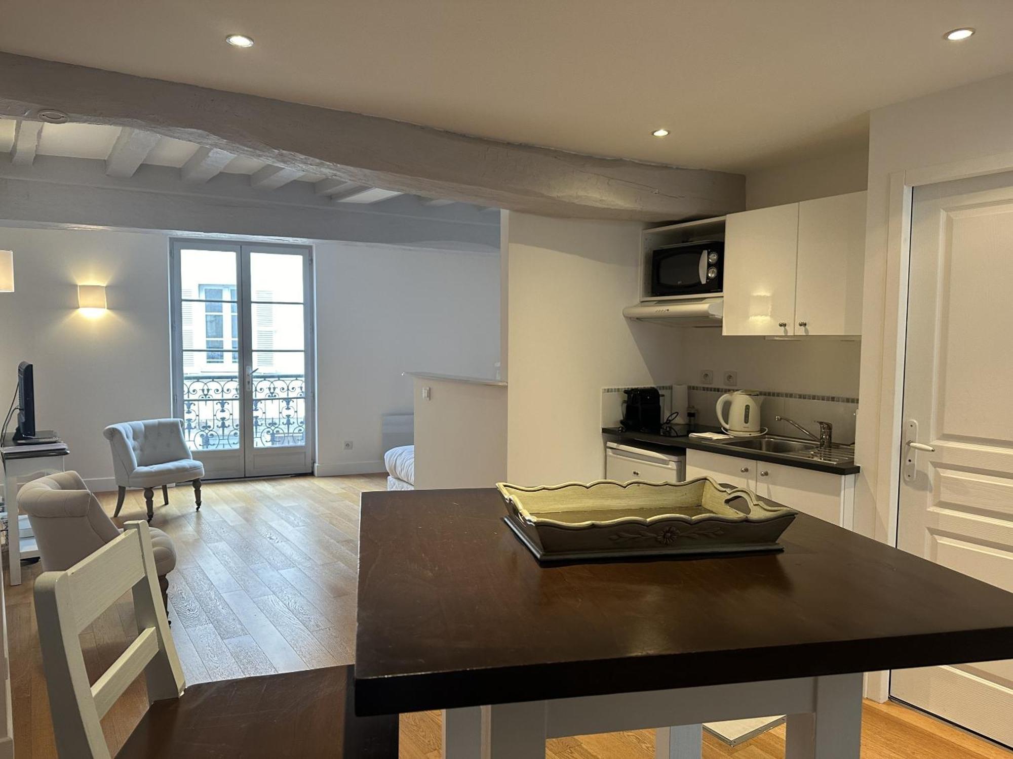 Batisse Paradis- 3 Appartements Calmes Et Elegants Au Centre Historique De Beaune Бон Стая снимка