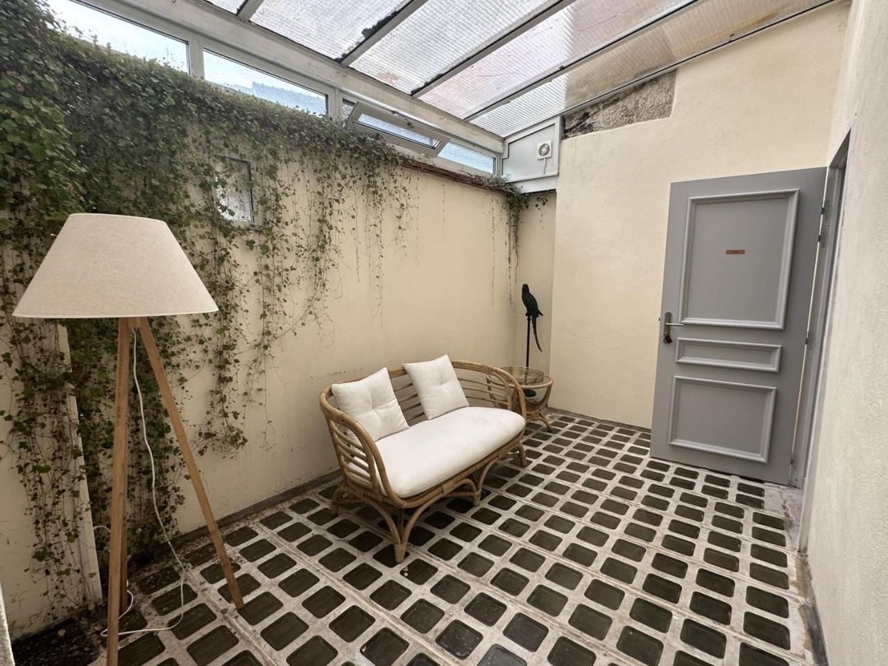 Batisse Paradis- 3 Appartements Calmes Et Elegants Au Centre Historique De Beaune Бон Стая снимка