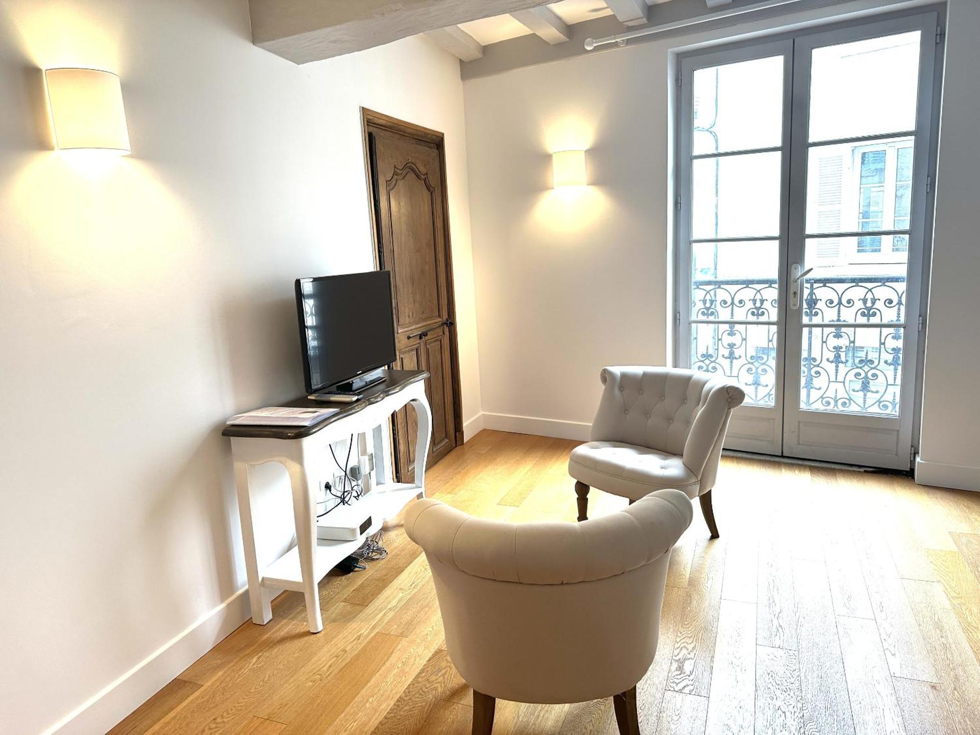 Batisse Paradis- 3 Appartements Calmes Et Elegants Au Centre Historique De Beaune Бон Екстериор снимка