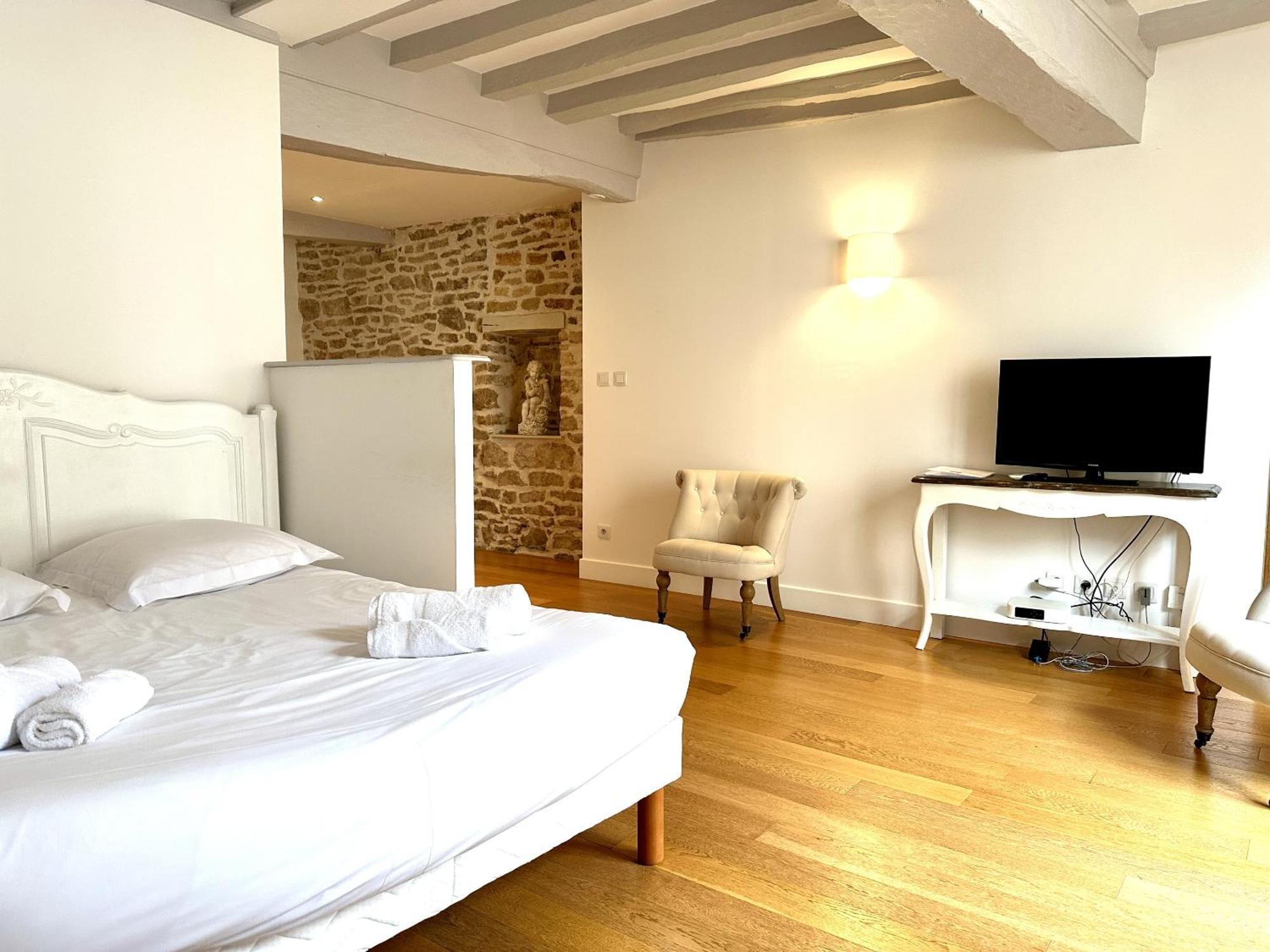 Batisse Paradis- 3 Appartements Calmes Et Elegants Au Centre Historique De Beaune Бон Екстериор снимка