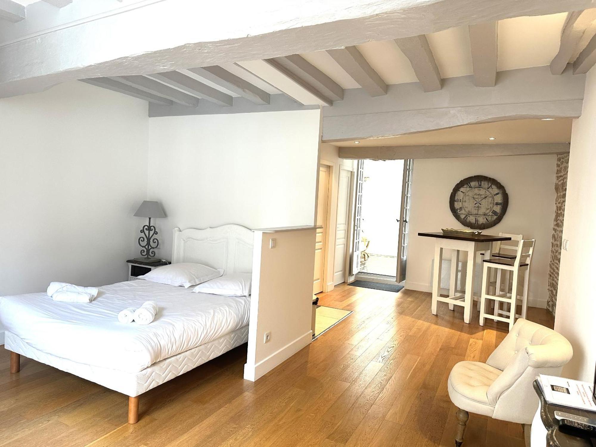 Batisse Paradis- 3 Appartements Calmes Et Elegants Au Centre Historique De Beaune Бон Екстериор снимка