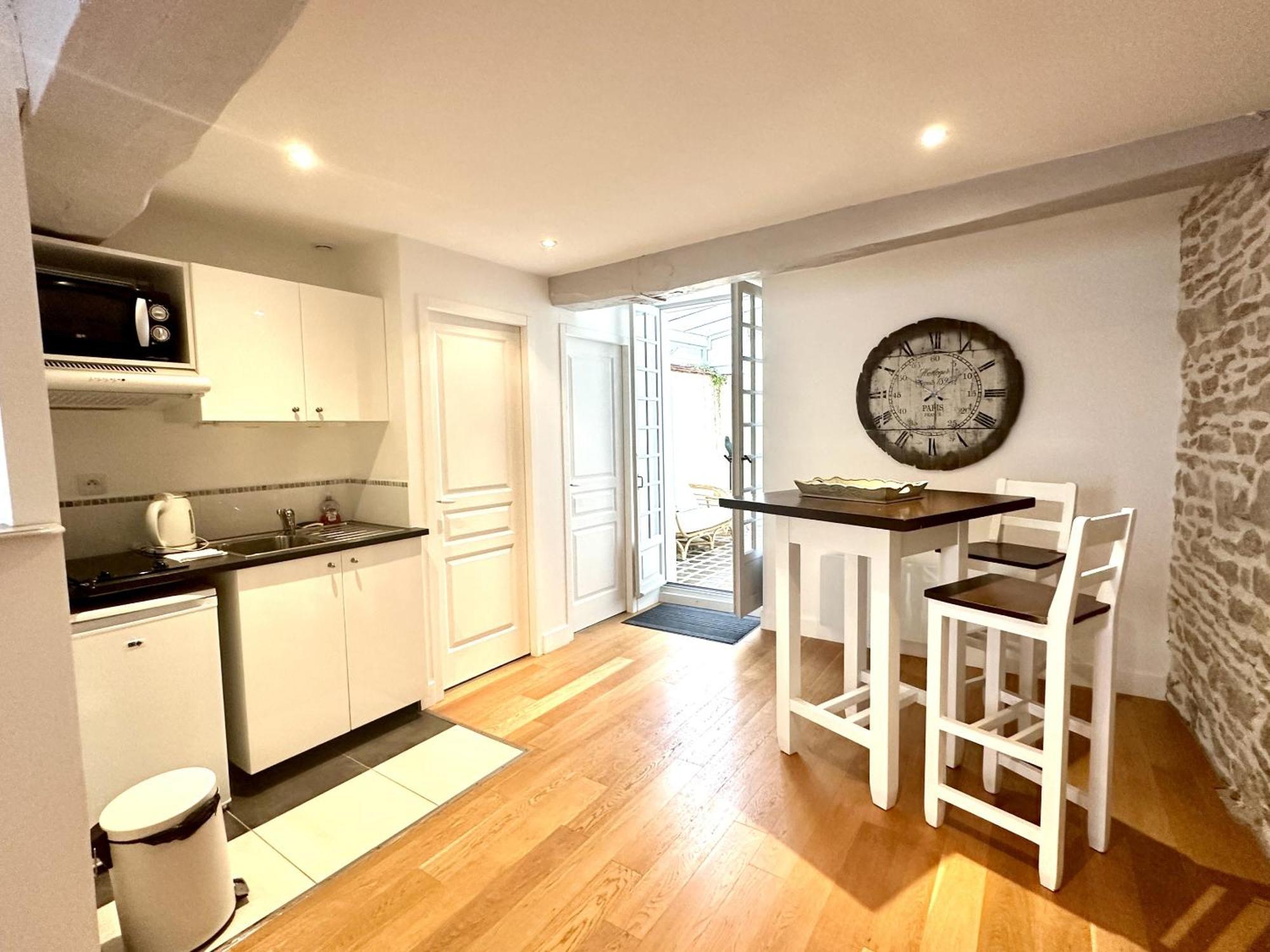 Batisse Paradis- 3 Appartements Calmes Et Elegants Au Centre Historique De Beaune Бон Екстериор снимка