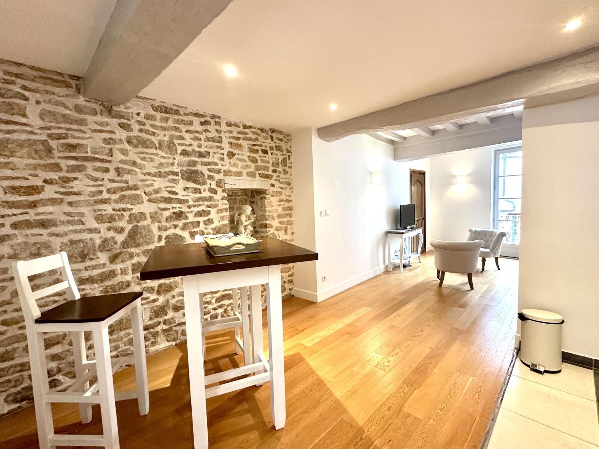 Batisse Paradis- 3 Appartements Calmes Et Elegants Au Centre Historique De Beaune Бон Екстериор снимка
